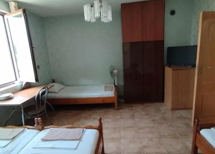 дом попови Pensionat Tjernomorets