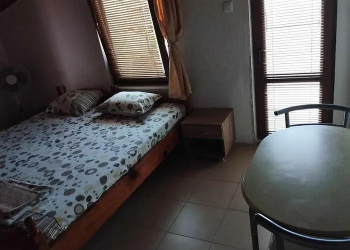 дом попови Pensionat Tjernomorets
