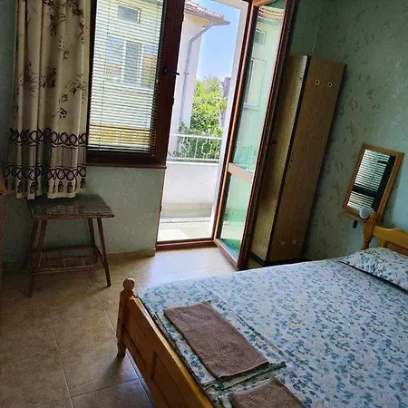 дом попови * Tjernomorets